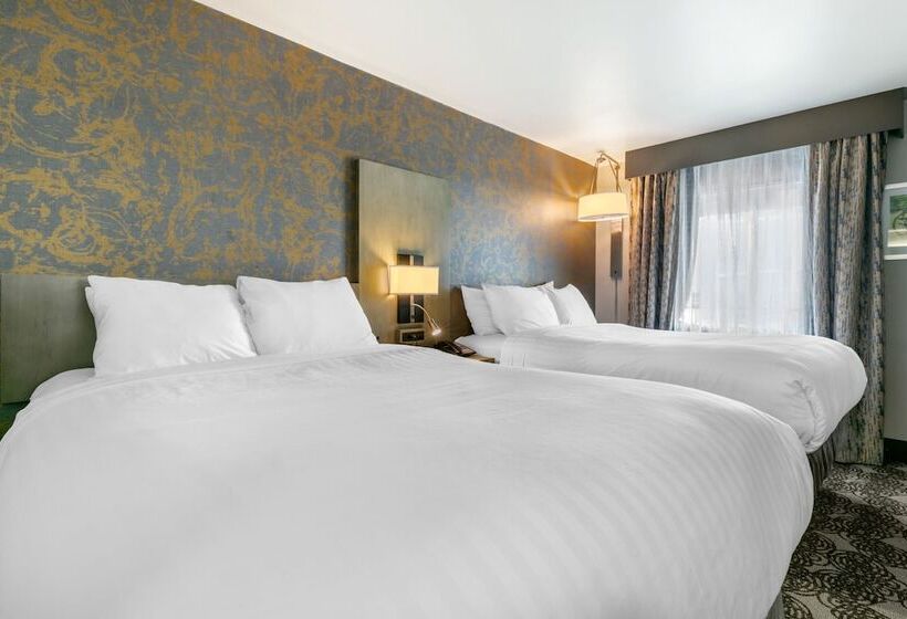 带2个双人床的标准工作室, Clarion Inn
