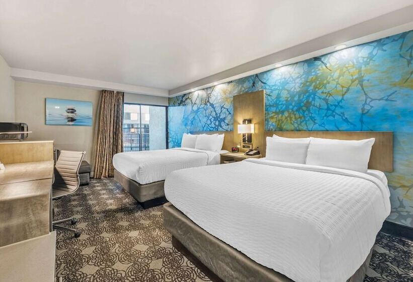 带2个双人床的标准工作室, Clarion Inn