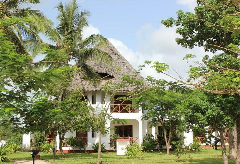 Трехместный Номер Стандарт Вид на Сад, Uroa Bay Beach Resort