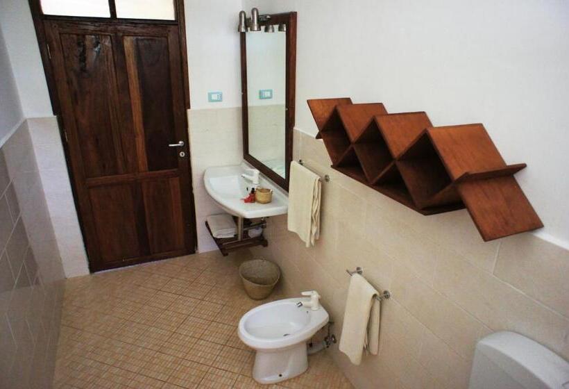 Семейный Номер, Uroa Bay Beach Resort