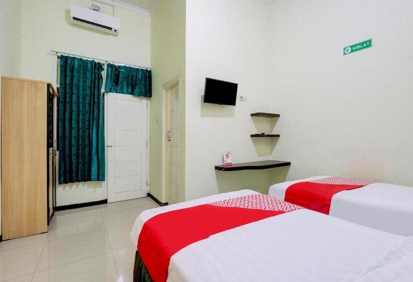 Номер Deluxe, Capital O 90709 Djati Guest House