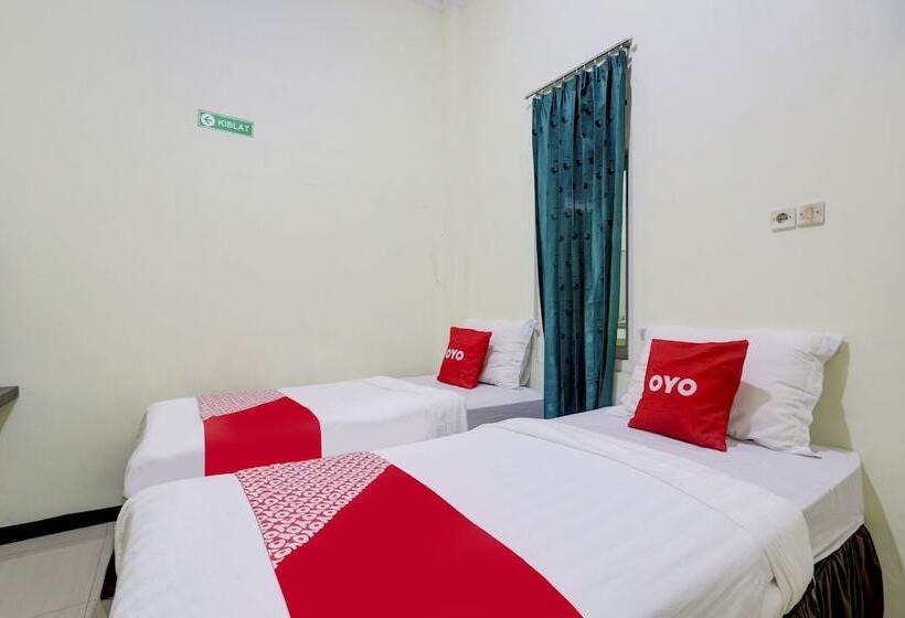 Номер Deluxe, Capital O 90709 Djati Guest House