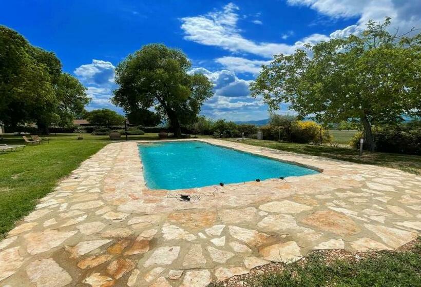 خانه 1 خوابه, Exclusive Pool Open All Year Spoleto Biofarm Slps 8 Village Shops, Bar1 Km 7
