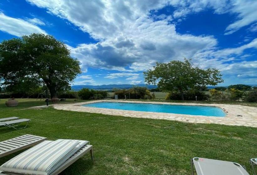 خانه 1 خوابه, Exclusive Pool Open All Year Spoleto Biofarm Slps 8 Village Shops, Bar1 Km 7