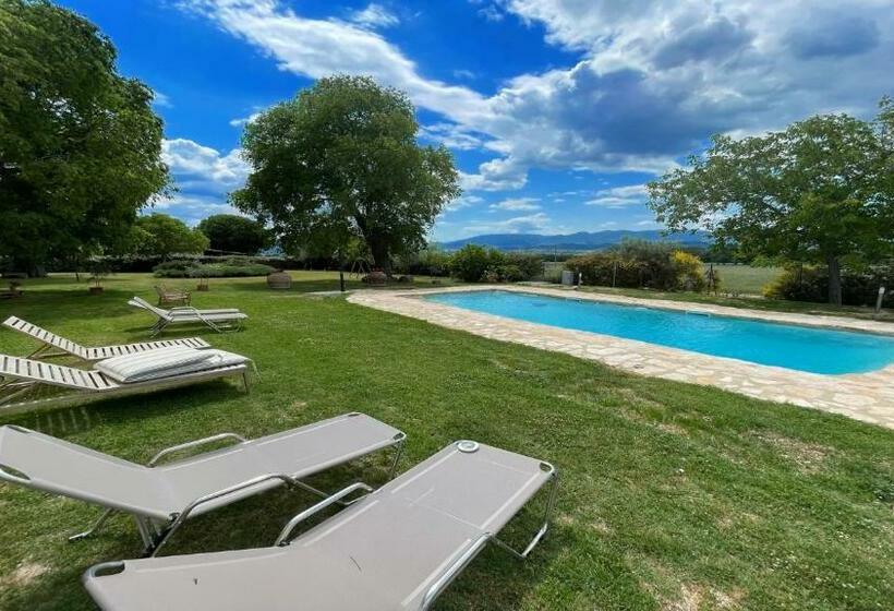 خانه 1 خوابه, Exclusive Pool Open All Year Spoleto Biofarm Slps 8 Village Shops, Bar1 Km 7