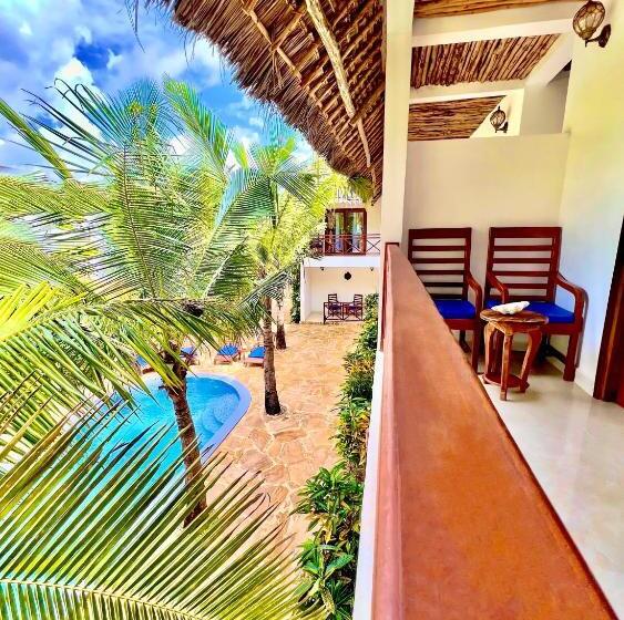 Номер Стандарт Вид на Бассейн, Karibu Beach Resort