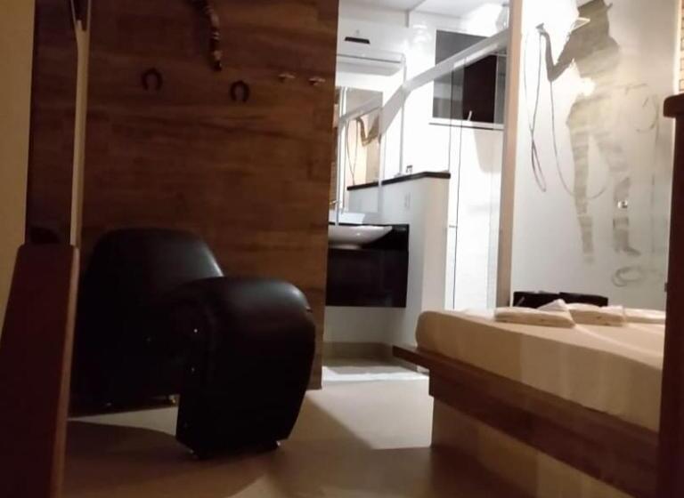 디럭스 스위트, ápice Motel