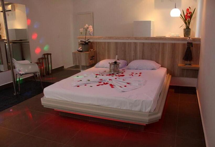 자쿠지 스위트, ápice Motel