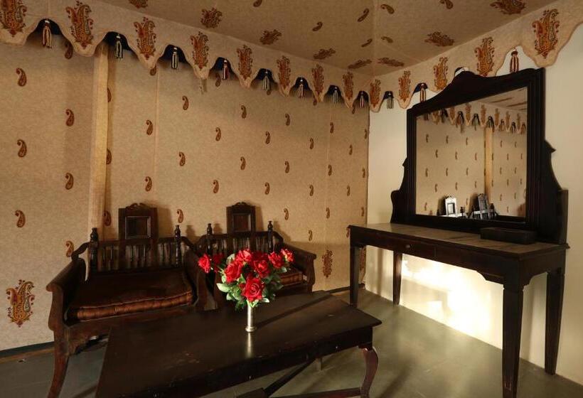 Standard Tent, The Shergarh