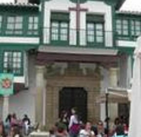 Дом 4 Спальни, Casa De Comedias