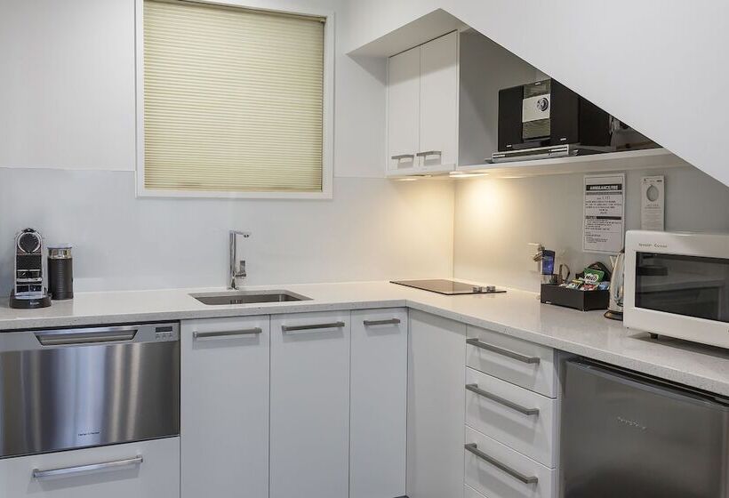스탠다드 스튜디오, Delorenzo Studio Apartments