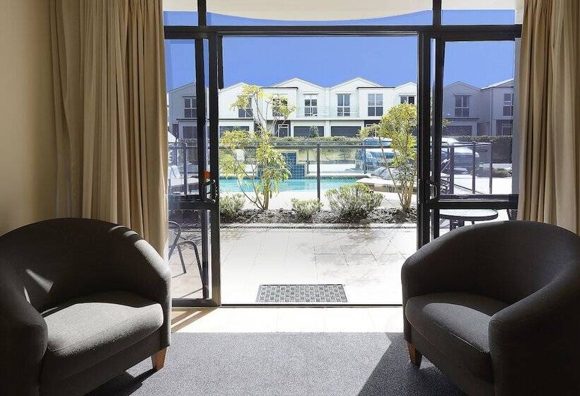 스탠다드 스튜디오, Delorenzo Studio Apartments