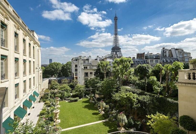 سوئیت جونیور با چشم‌انداز, Shangri La Paris