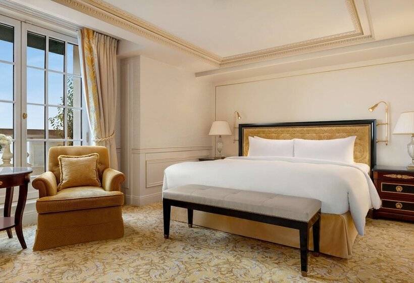 سوئیت جونیور با چشم‌انداز, Shangri La Paris