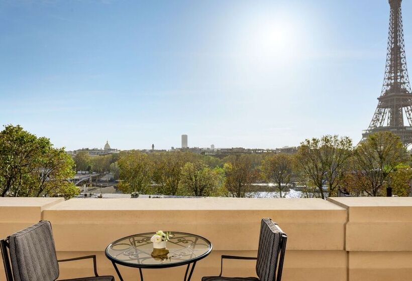 Standard Room Double Bed City View, Shangri La Paris