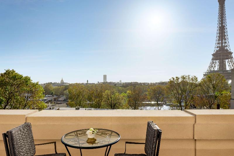 اتاق استاندارد با چشم‌انداز, Shangri La Paris