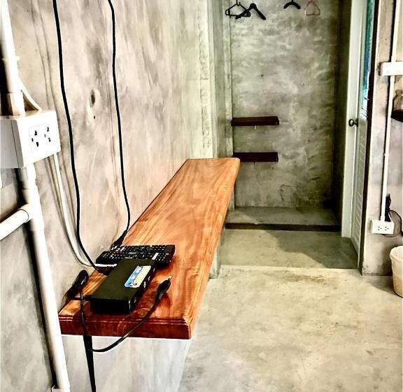 디럭스 방갈로, Frog Beach House