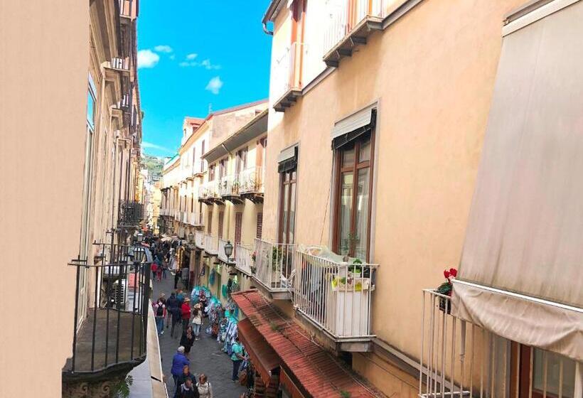 标准三人间, Casa Sorrentina