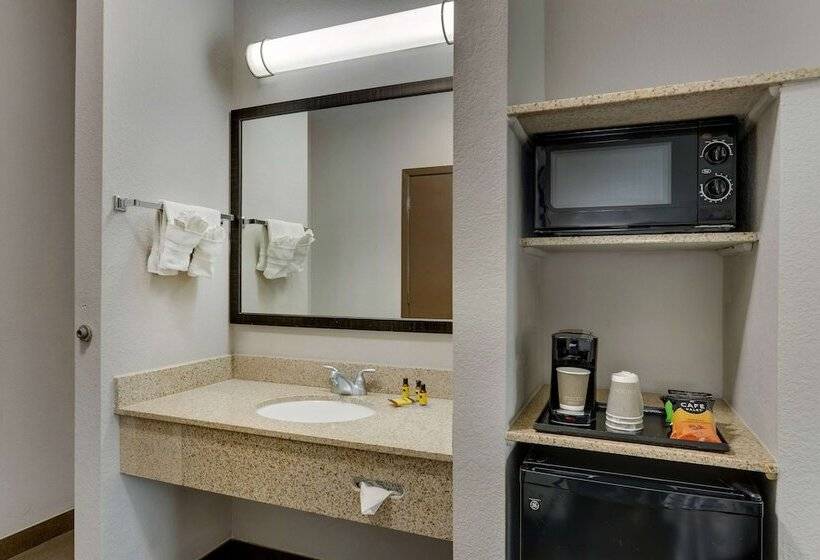 سوییت, Best Western Plus University Inn & Suites