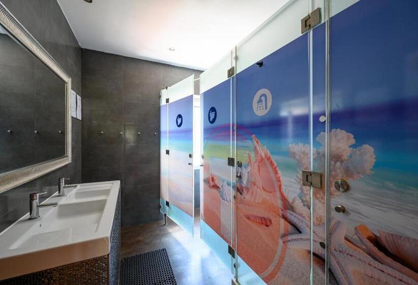 اتاق استاندارد چهار تخته, Terrace Lisbon Hostel