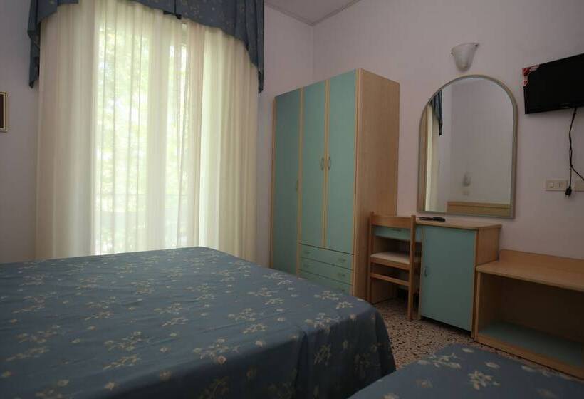 اتاق استاندارد چهار تخته, Tres Jolie B&b