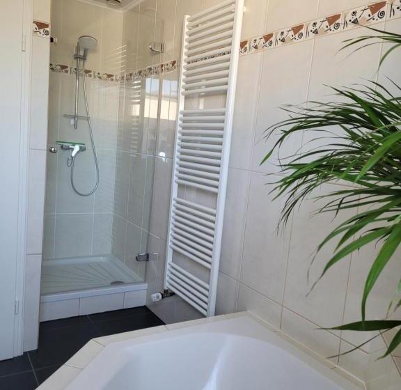 اتاق لوکس با تخت بزرگ, B & B Bonvert