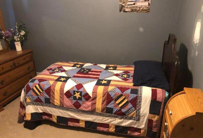 经济房, Copperville B & B