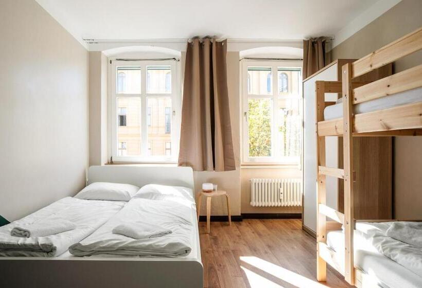 اتاق خانوادگی, Eastseven Berlin Hostel