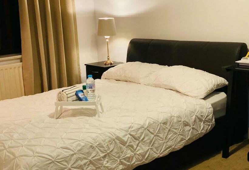 Quarto Estandar, Ashmina Holiday Let With Free Onsite Parking Not For Vans But For Cars Only