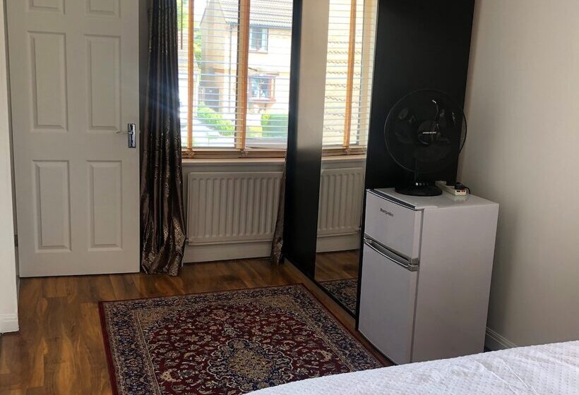 Quarto Estandar, Ashmina Holiday Let With Free Onsite Parking Not For Vans But For Cars Only