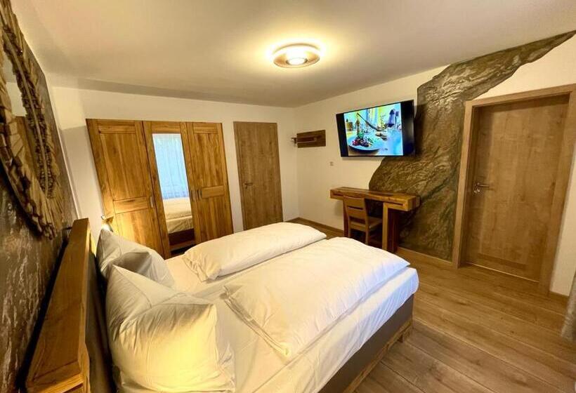 Quarto Estandar, Restaurant Unikat