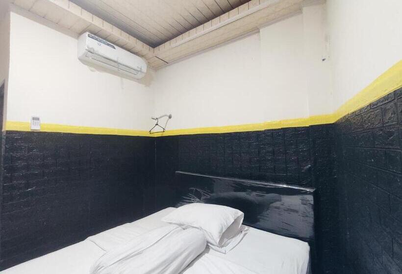 이코노미 룸, Superstar Residence Tomohon Redpartner