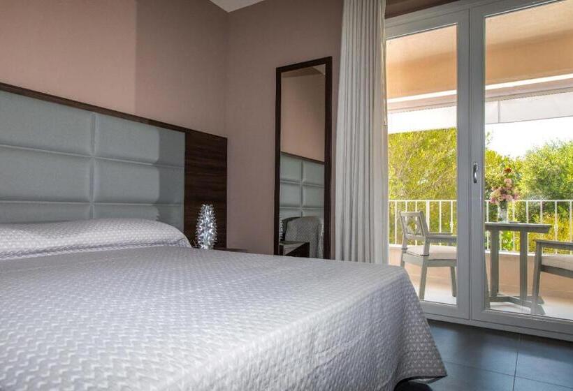 Номер Стандарт с Балконом, 4essences Boutique Rooms