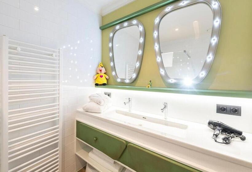 Family Suite, Plopsaland Theater