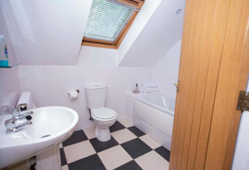 Номер Стандарт с Балконом, Braeside Guest House, Loch Lomond