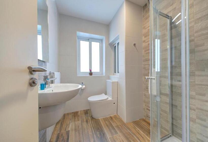 اتاق سوپریور با چشم‌انداز دریا, Seaview Stays
