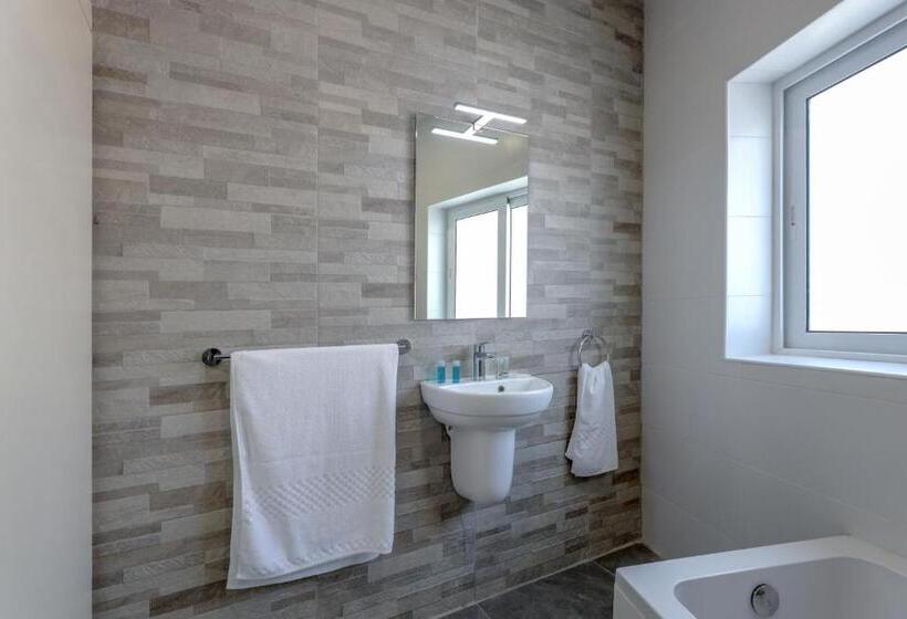آپارتمان 1 خوابه با چشم‌انداز دریا, Seaview Stays