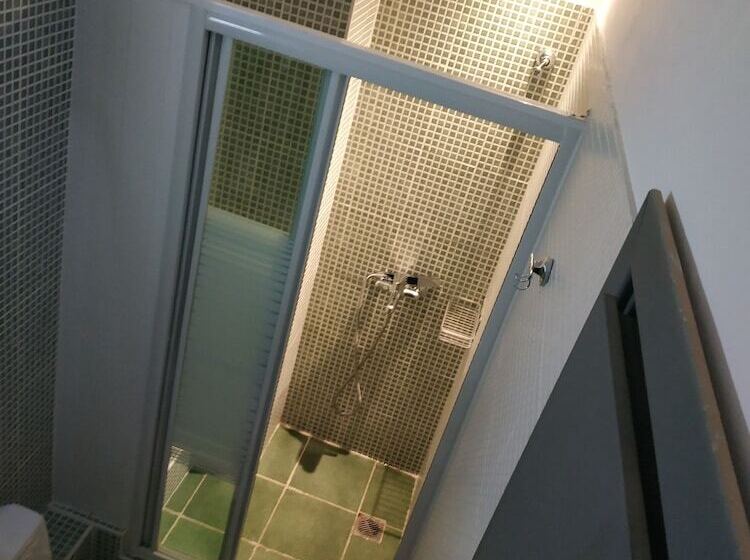 غرفة قياسية ثلاثية, Rentrooms Thessaloniki