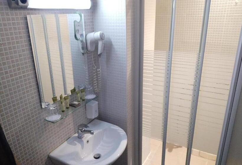 غرفة قياسية رباعية, Rentrooms Thessaloniki