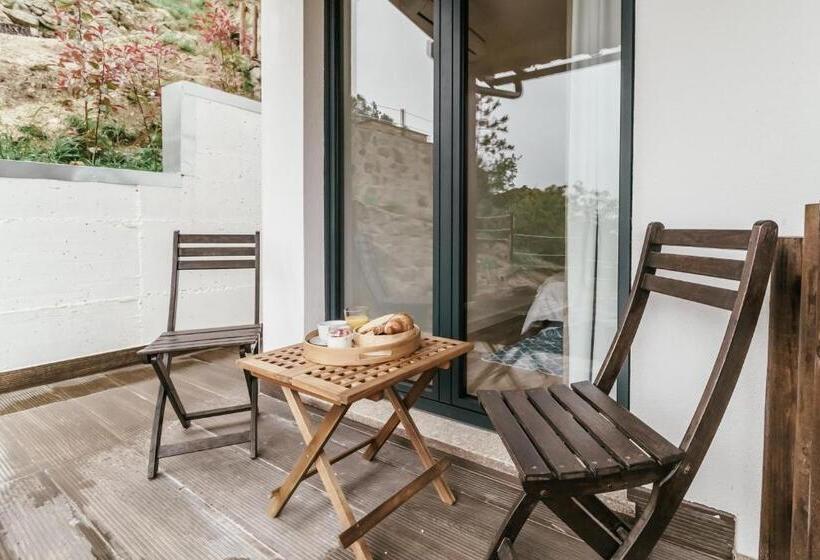 سوییت خانوادگی, Unhais Valley   Country House