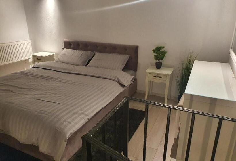 سوییت خانوادگی, Pensiunea Relax