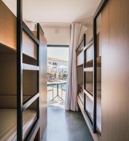 Кровать в Общей Комнате, Mute Hostel Porto Covo