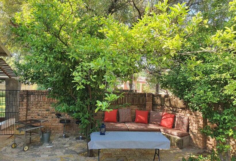 Номер Deluxe, The Garden Inn Guesthouse