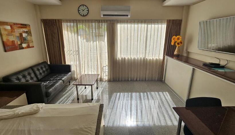 Escritório Deluxe, Oasis Rentals, Diana Estate, Pattaya