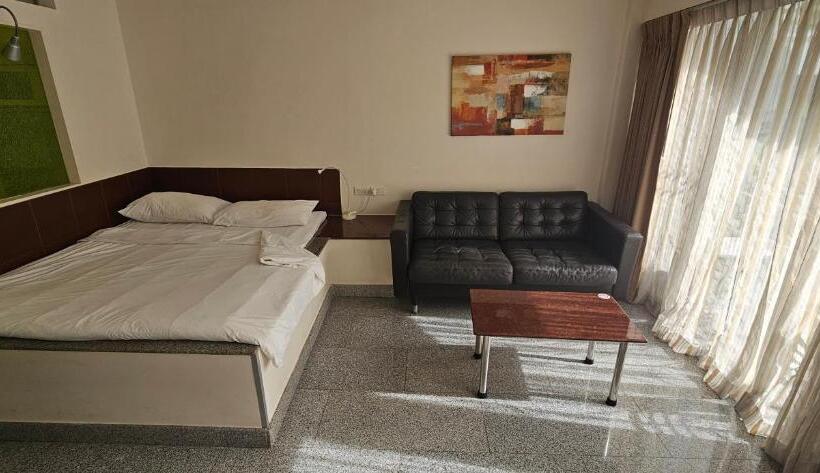 Escritório Deluxe, Oasis Rentals, Diana Estate, Pattaya