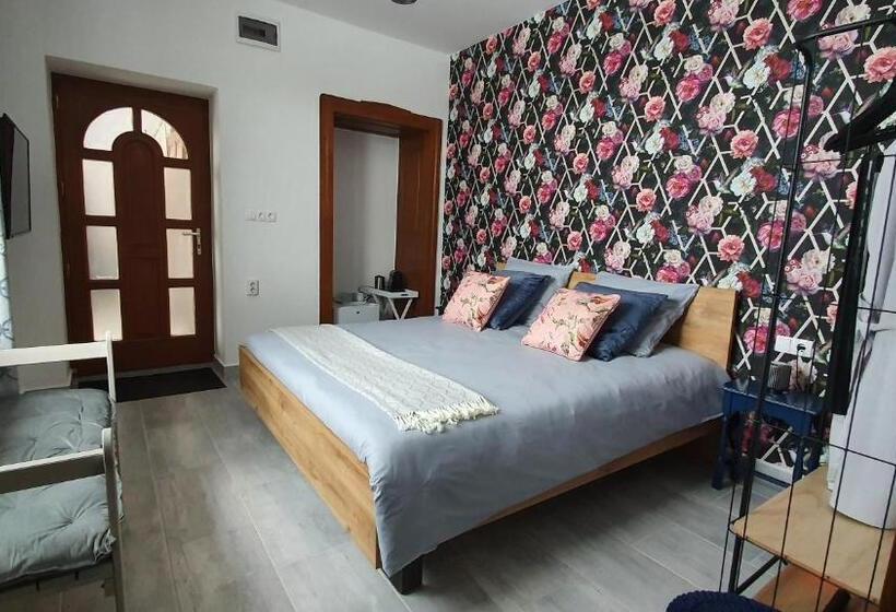 Номер Deluxe, Tisza White House