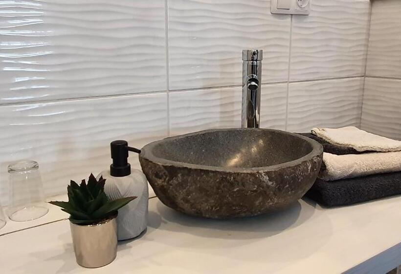 Четырехместный Номер Deluxe, Tisza White House