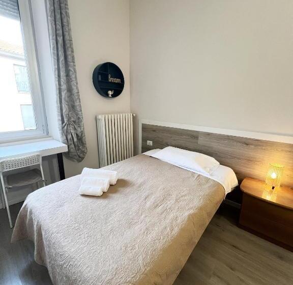 اتاق استاندارد یک نفره, Easyrooms One