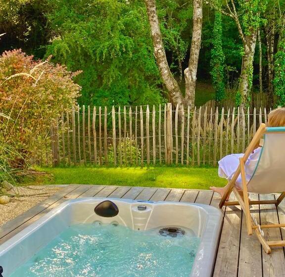 Номер Стандарт с Гидромассажем, Chambres Avec Jacuzzi Privatif   Kassiopée Bed & Spa