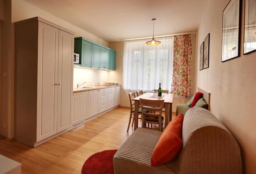 استودیوی لوکس, Apartmány Adam
